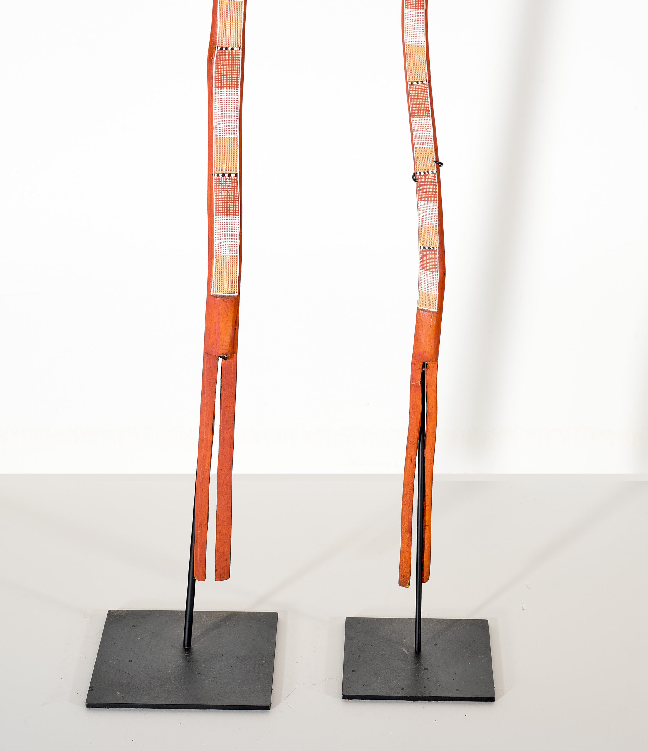 A PAIR OF MIMIH FIGURES