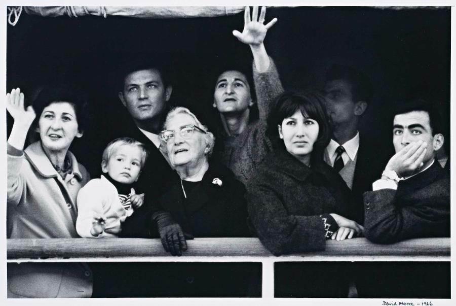 MIGRANTS ARRIVING IN SYDNEY