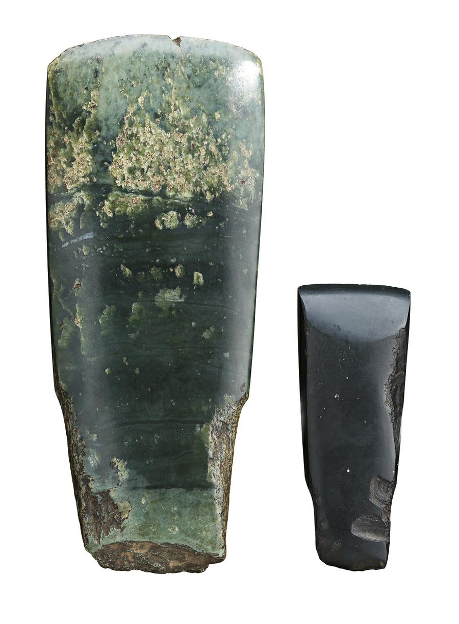 the larger New Zealand nephrite (greenstone), the smaller of black basalt