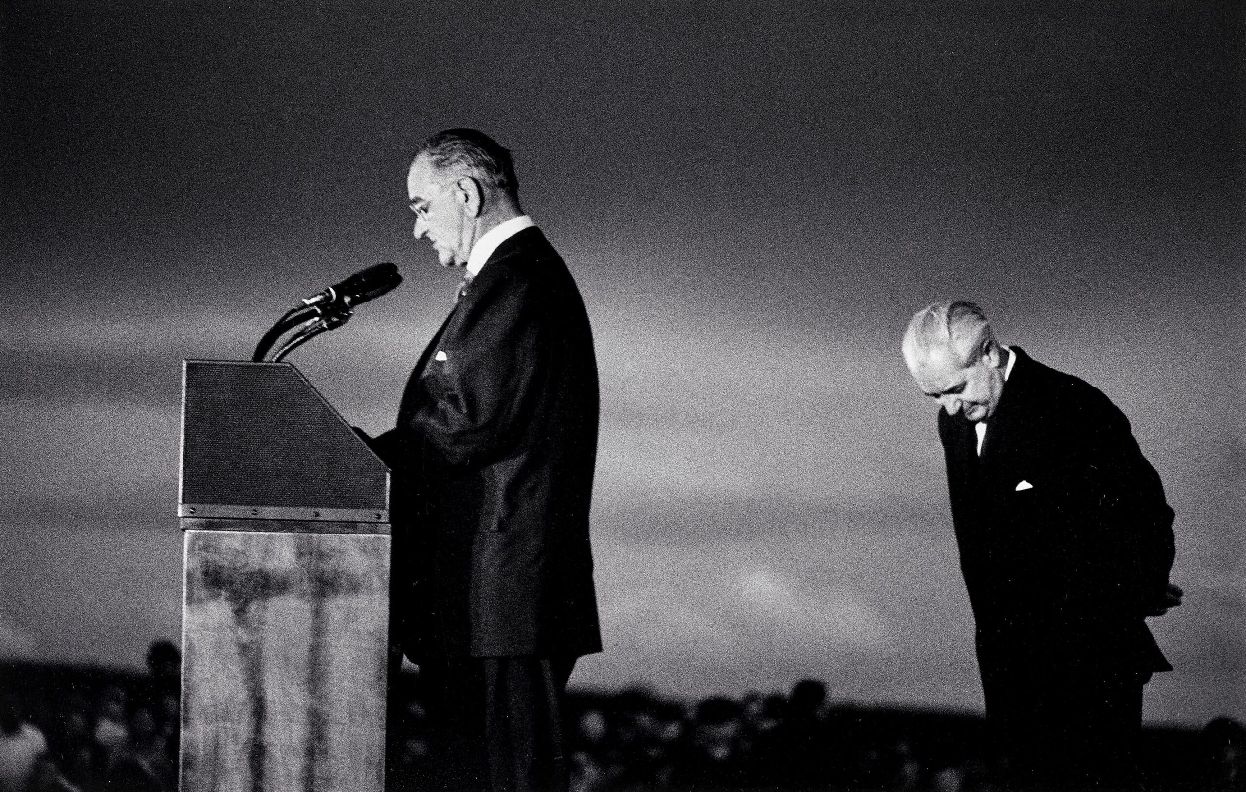 PRESIDENT JOHNSON AND PRIME MINISTER HOLT AT CANBERRA AIRPORT